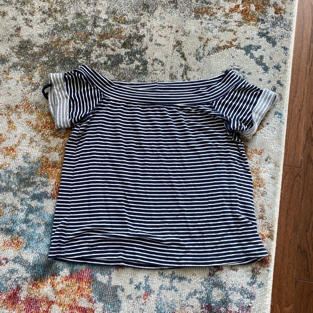 Off the shoulder tee